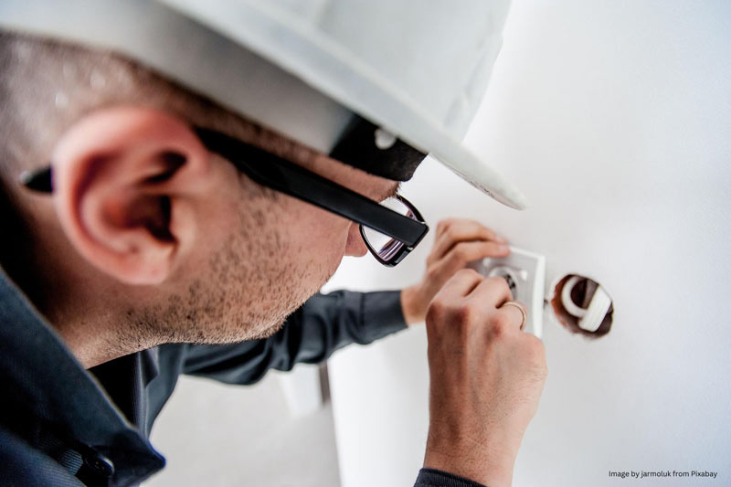 benefits of licensed electricians, electrical safety standards, electrical project compliance, handyman electrical limitations, expert vs DIY electrical